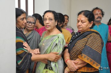 Celebs Pay Condolences to C Narayana Reddy